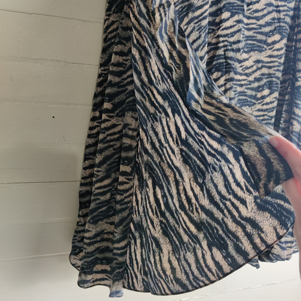 JAYGODFREY Silk Animal Print Open Shoulder Blouse - Picture 9 of 9